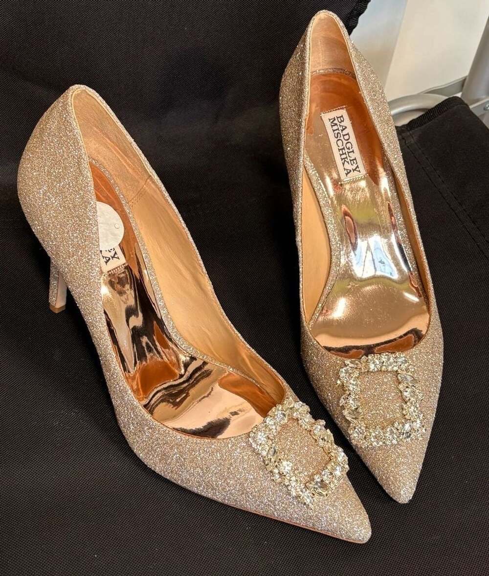 Badgley Mischka Cher Crystal Buckle Pumps Gold Glitter Size 11